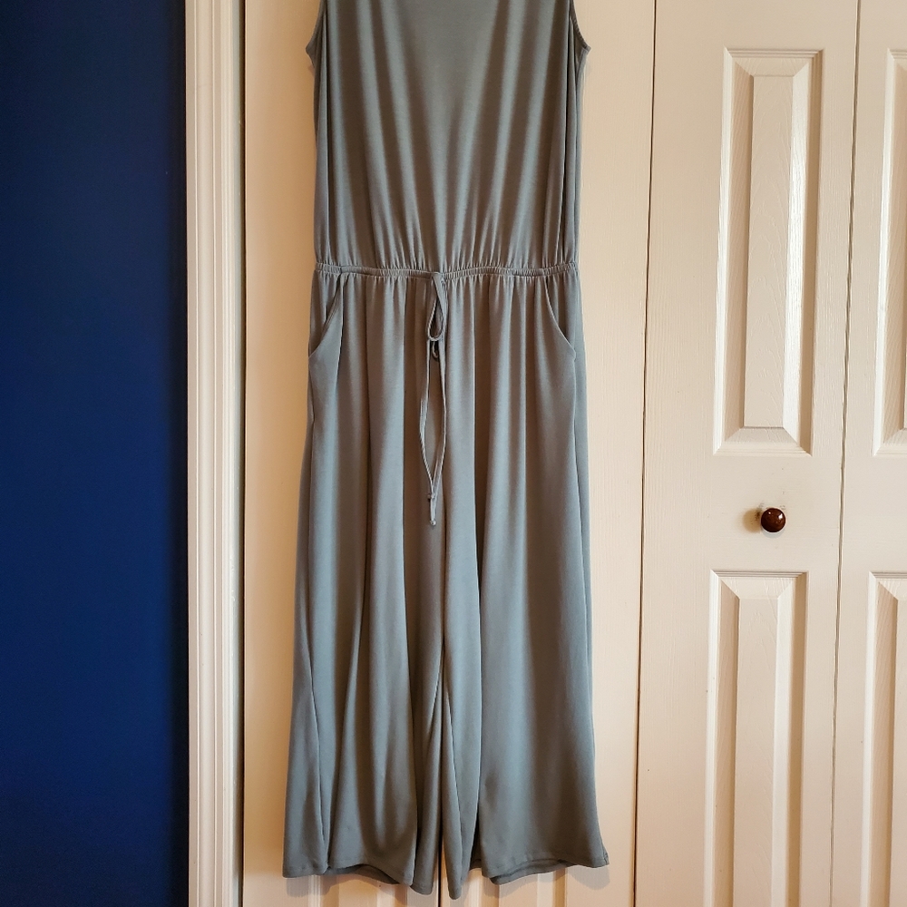 Zenana size 1X. Sleeveless, cropped leg Jumpsuit.  Dusty Blue/Gray. - Picture 2 of 3